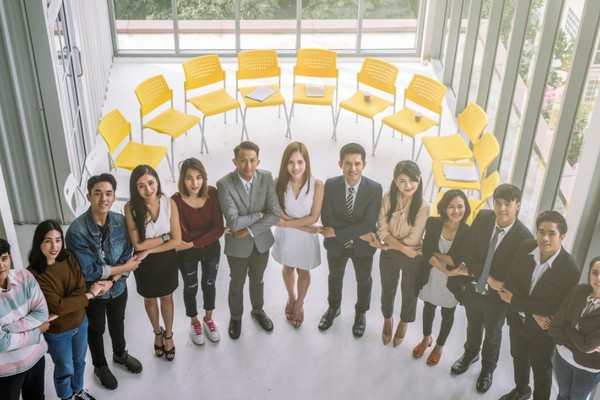 Hình ảnh minh họa cá cược có trách nhiệm, với các biểu tượng giới hạn, đồng hồ và bàn tay hỗ trợ.